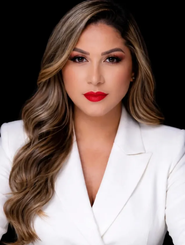 Mary Fialho, designer de sobrancelhas e micropigmentadora